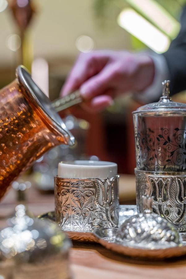 Mercure Trabzon Hotel ภายนอก รูปภาพ Turkish coffee being served