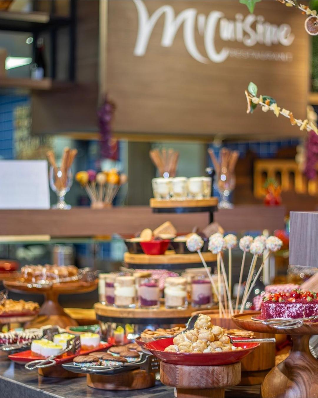 Mercure Trabzon Hotel ภายนอก รูปภาพ A dessert buffet